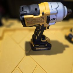 
20V Brushless Cordless 3/4 in. High Torque Impact Wrench Kit with Hog Ring Anvil With 5ah Stack Battery And Charger 