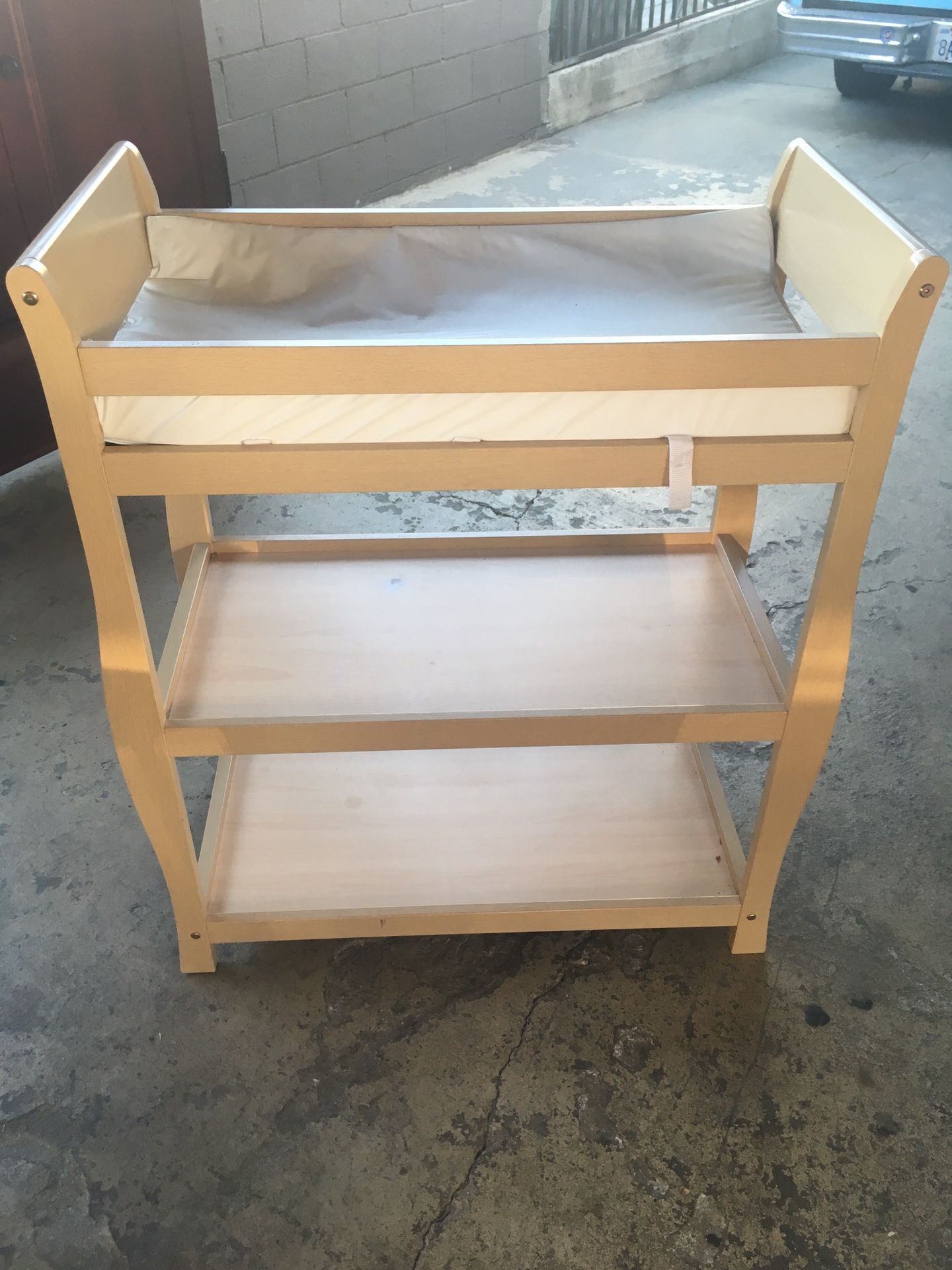 Baby changing table / Mesa para cambiar bebés