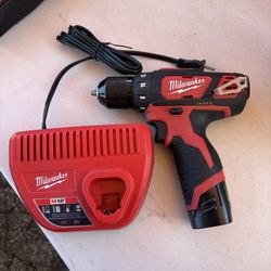 2407-20 M12™ 3/8” Drill/Driver Milwaukee Set