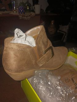             Brand New Tan Boots Never Worn