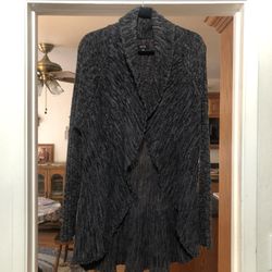 Womens Size 1X Tunic Length Long Sleeve Open Front Sweater.  The Back Is Longer Then The Front.  See pictures the front has a very pretty design.  Bra