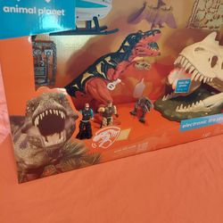 Animal Planet Electronic Fire Skull Playset Ages  3+