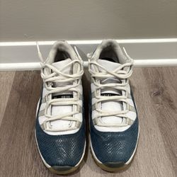 Air Jordan 11 Retro Low ‘Navy Snakeskin’
