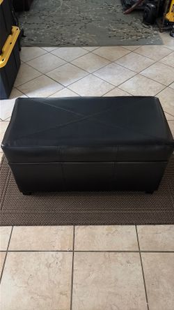 Padded Storage Ottoman , Home furniture / decor , great condition