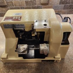 ILCO 025 Key Cutting Machine