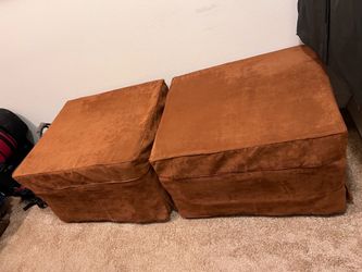 2 Sleeper Ottomans