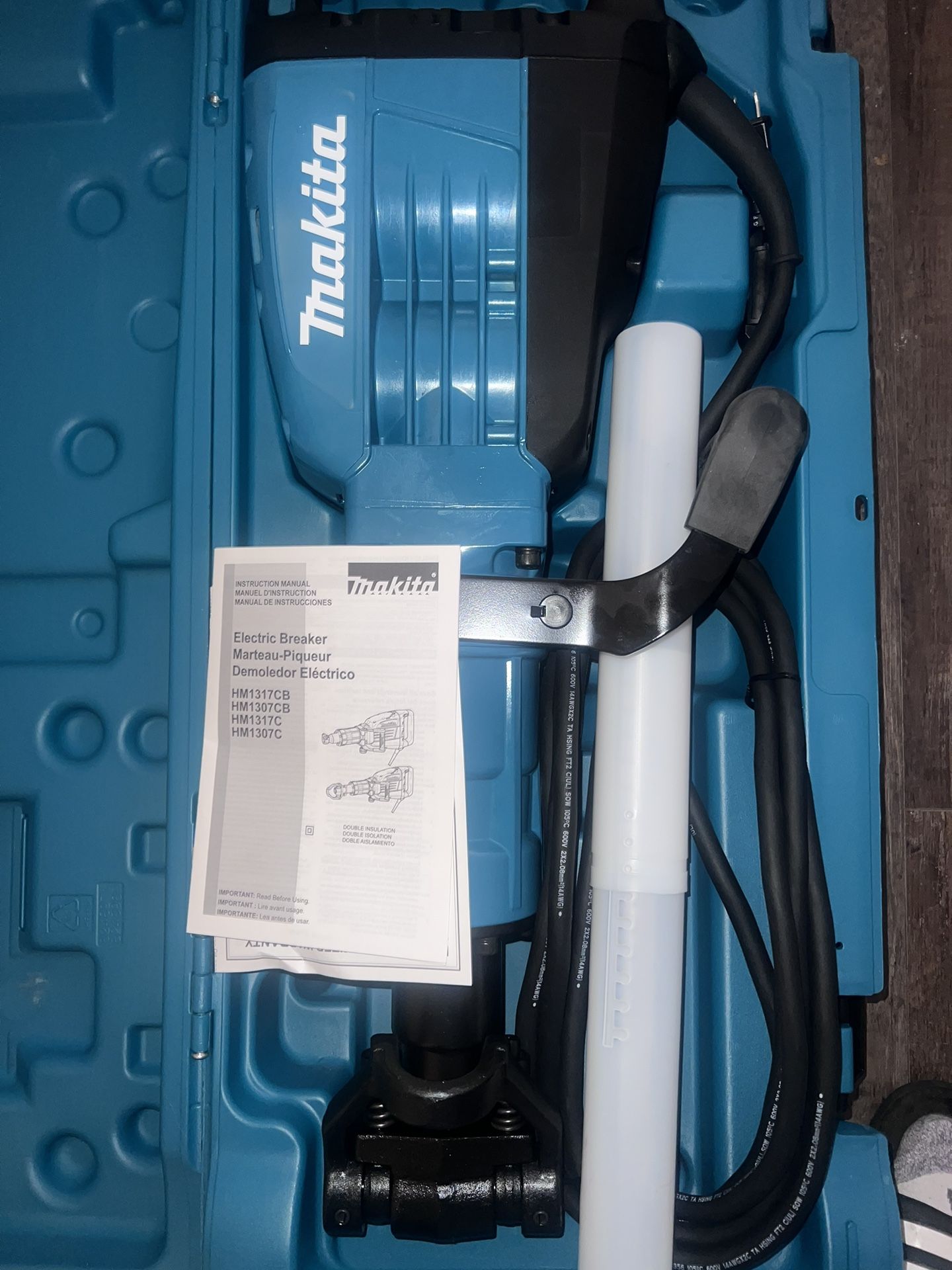 Makita 35 lbs demolition jack hammer with bit and cart
