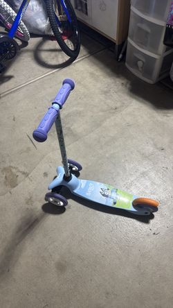 Toddler Bluey scooter