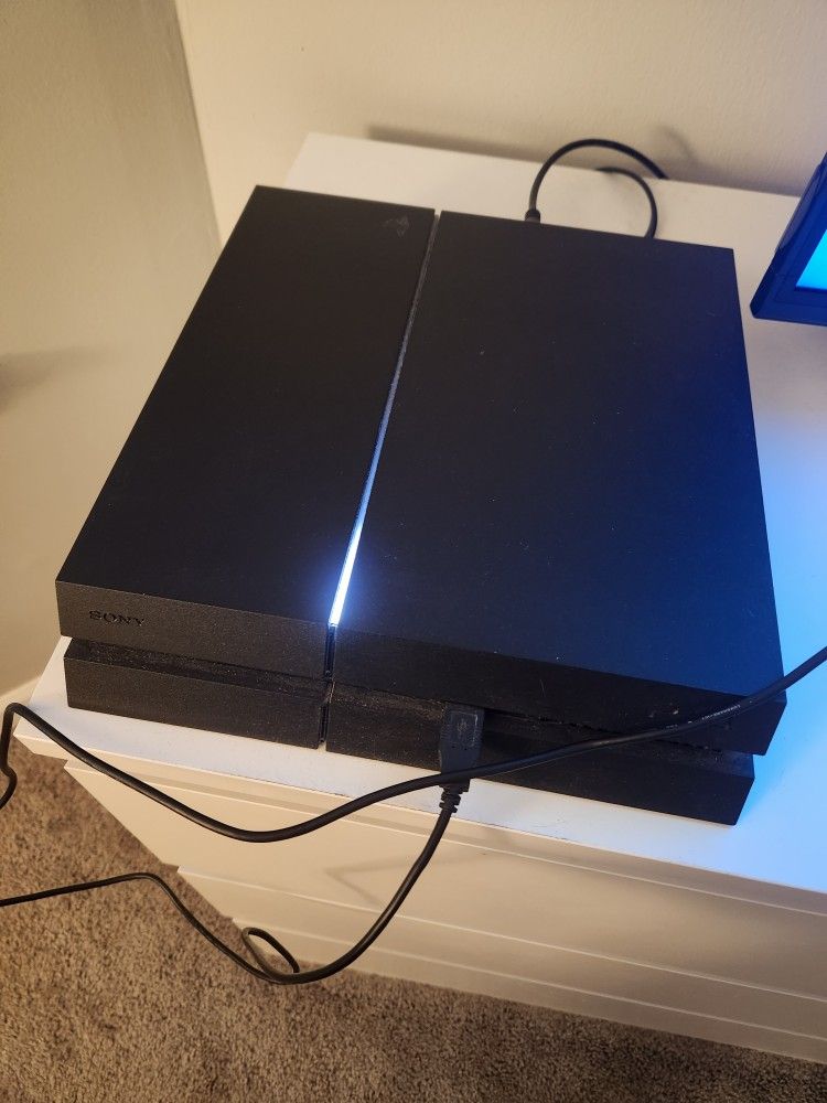 PS4 with 1 Controller