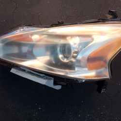 2013-2015 Nissan Altima Headlight Driver's Side With Light Bulbs And Accessories Oem.