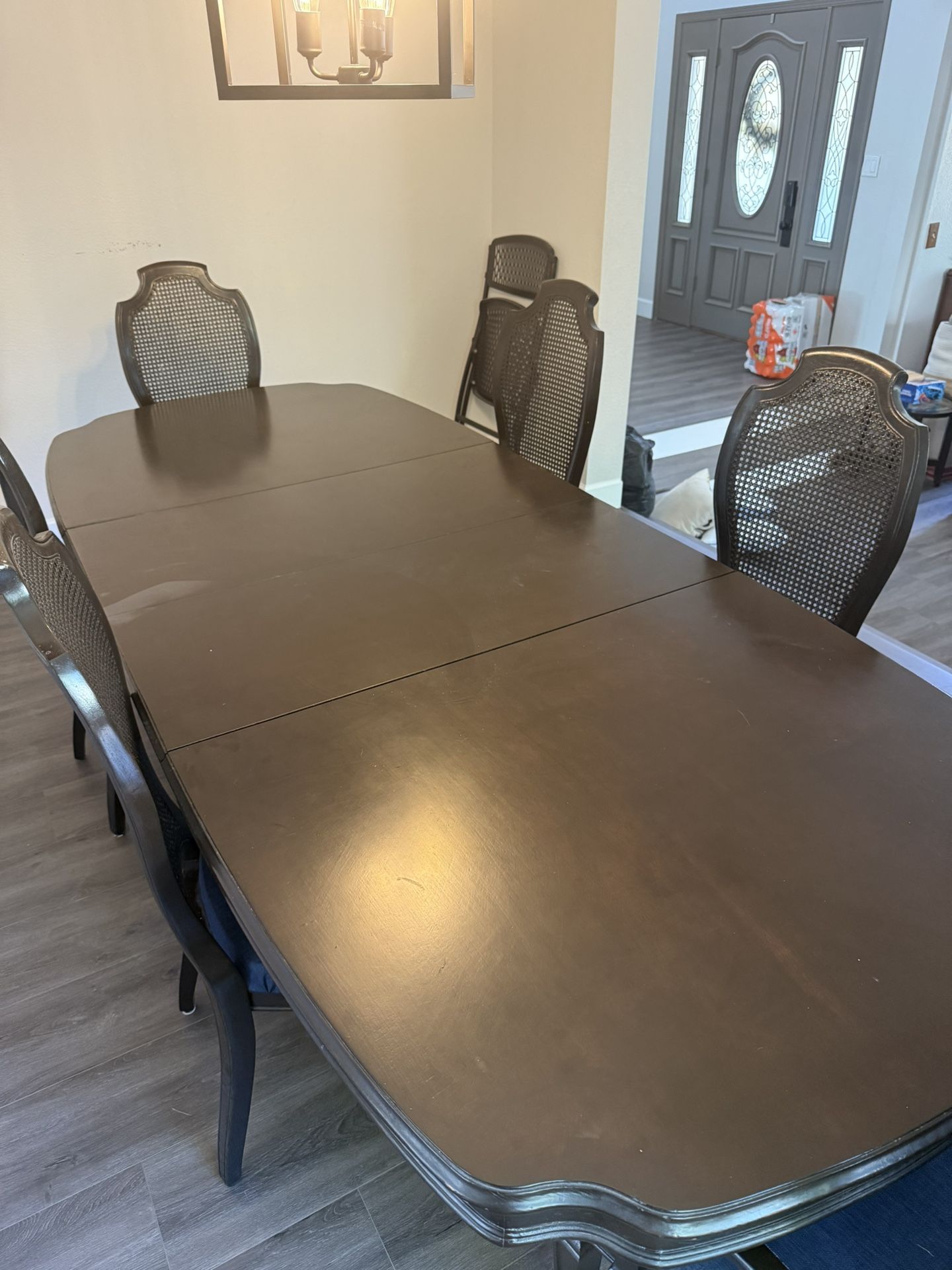 Dining Room table with Leafets & Seats