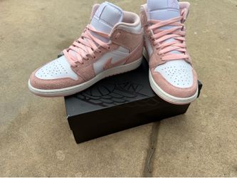 Air Jordan 1 MID  SE (size 9)