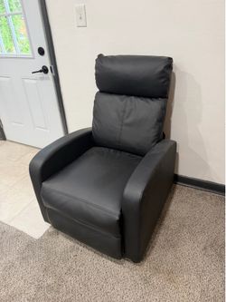 Black Recliner Chair – Compact and Comfortable