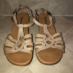 Bare Traps size 9 tan leather strappy wedge sandals