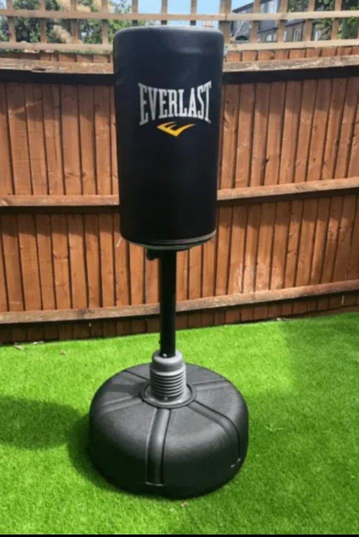 Everlast Omniflex Freestanding Boxing Punching Heavy Bag, Black, 59 to 67 Inches

