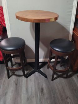 Coffee table y 2 bancos