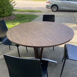 Dining Table And 4 Chairs 