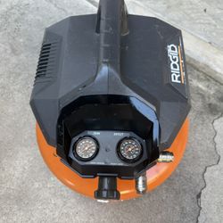 Rigid 6 gallon 150psi oil free pancake sir compressor