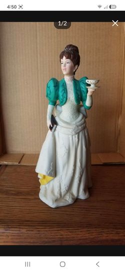 AVON**THE 1995 Mrs. P.F.E. ALBEE Award**Porcelain Figurine*FULL SIZE