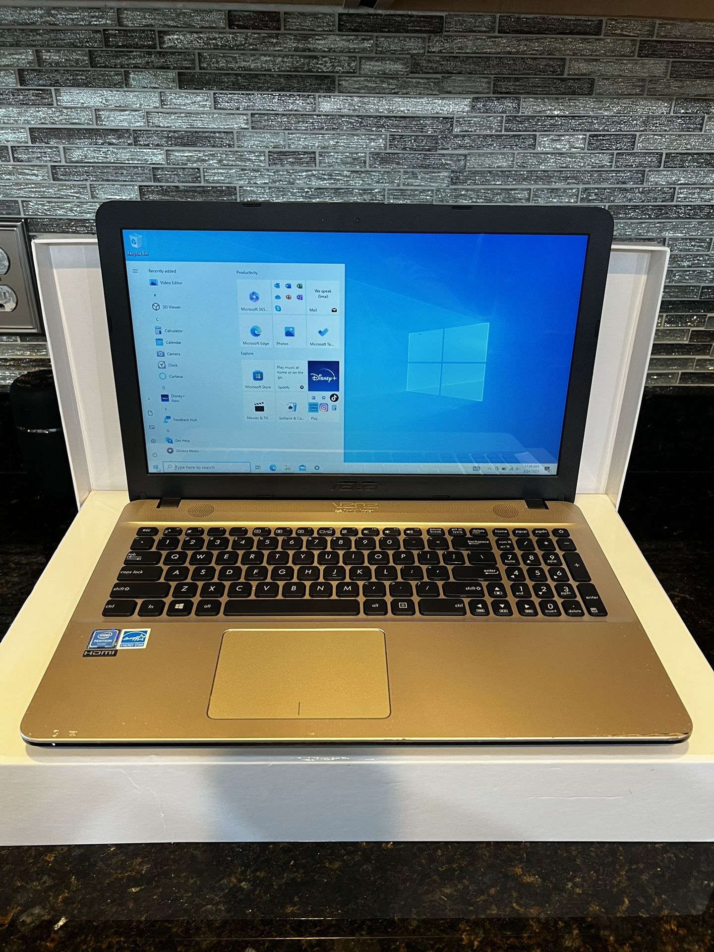 15.6" Asus X541N Laptop, HDMI, Webcam, 500GB HDD, Windows 10 and Microsoft Office.