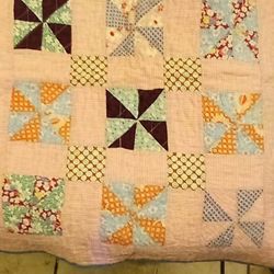 Handmade Vintage Pin Wheal Quilt