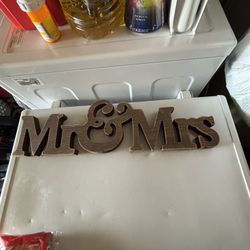 Mr And Mrs Sign And Bathroom Decorations 
