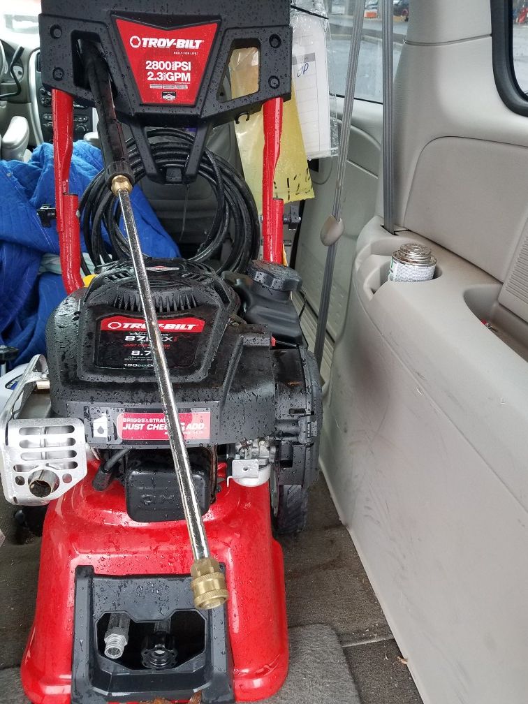 Troybilt 2800psi pressure washer works great