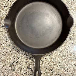Griswold Erie No 10 716 E cast iron pan skillet