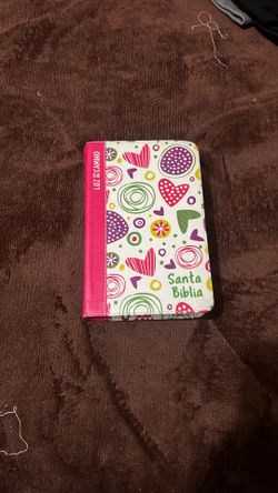 La santa biblia buen diseño en español