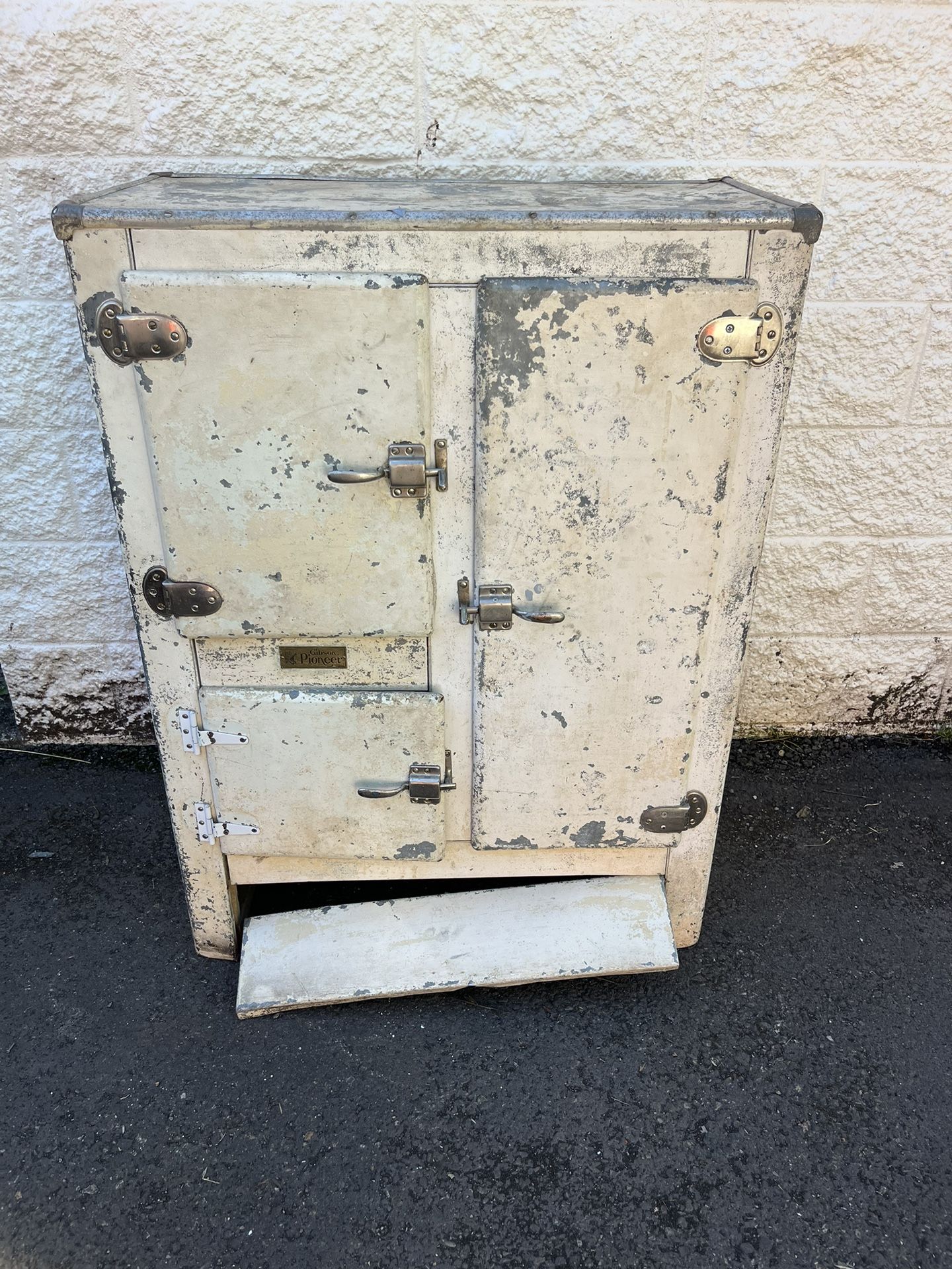 Gibson Pioneer Ice Box 