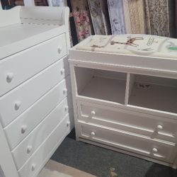 Baby Changing Table And Matching 5 Drawer Dresser
