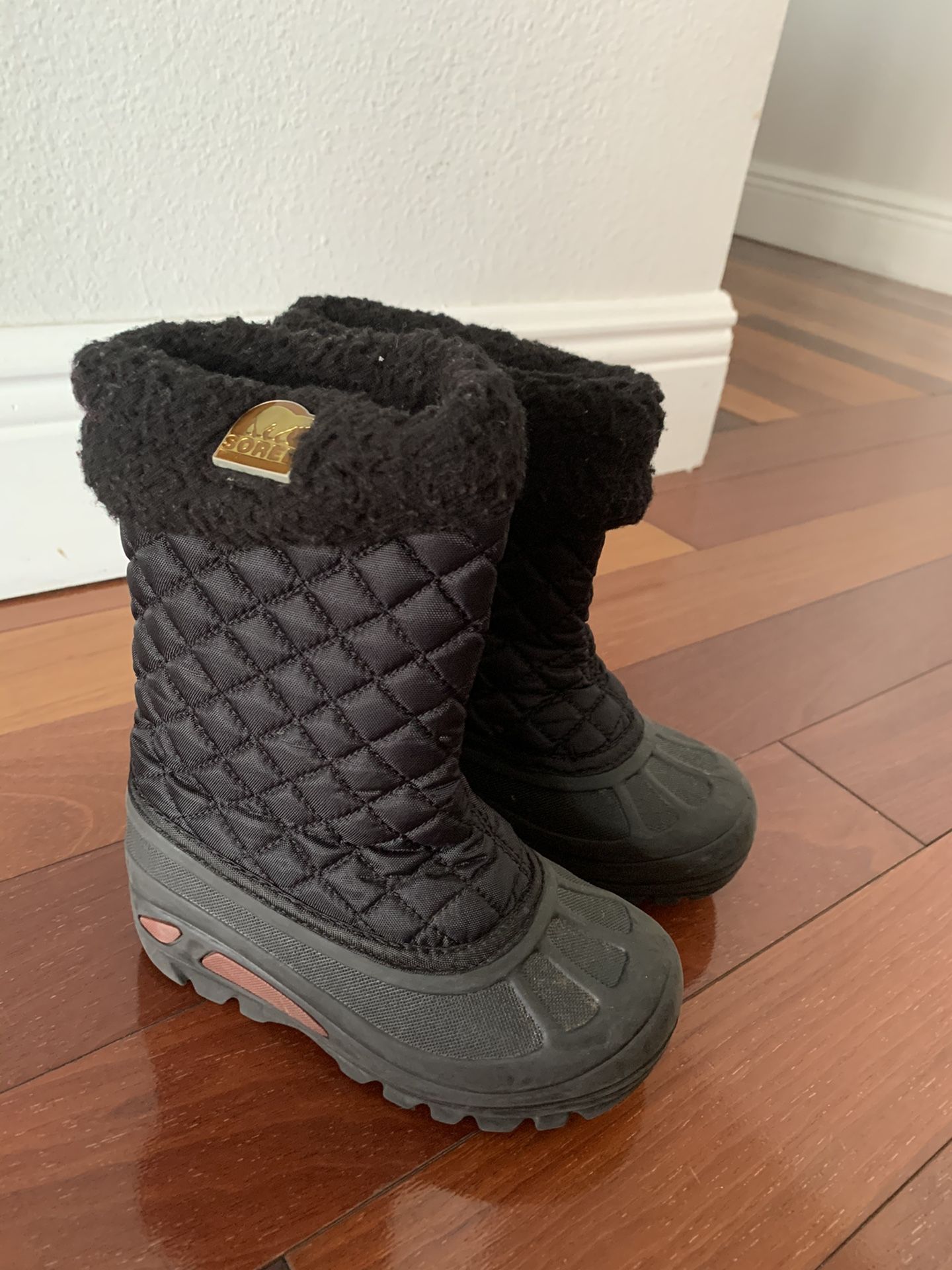 Sorel girls black snow boots! Size 9 toddler