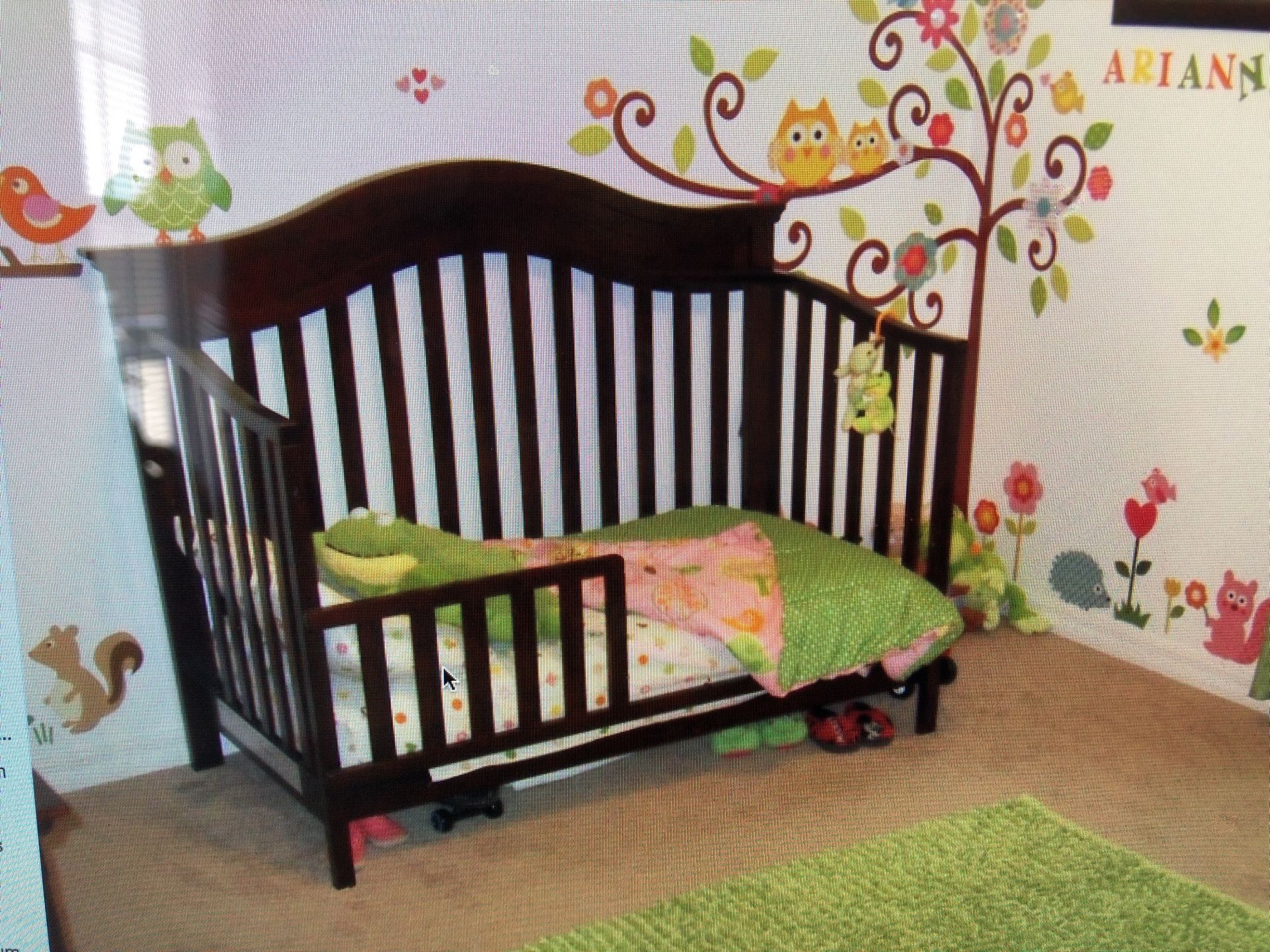 Savana Tori baby bedroom set w/ convertible crib
