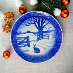 Vintage 1971 Royal Copenhagen Christmas Plate, Danish Blue/White Hare in Winter