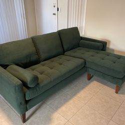 Sofa with a chase