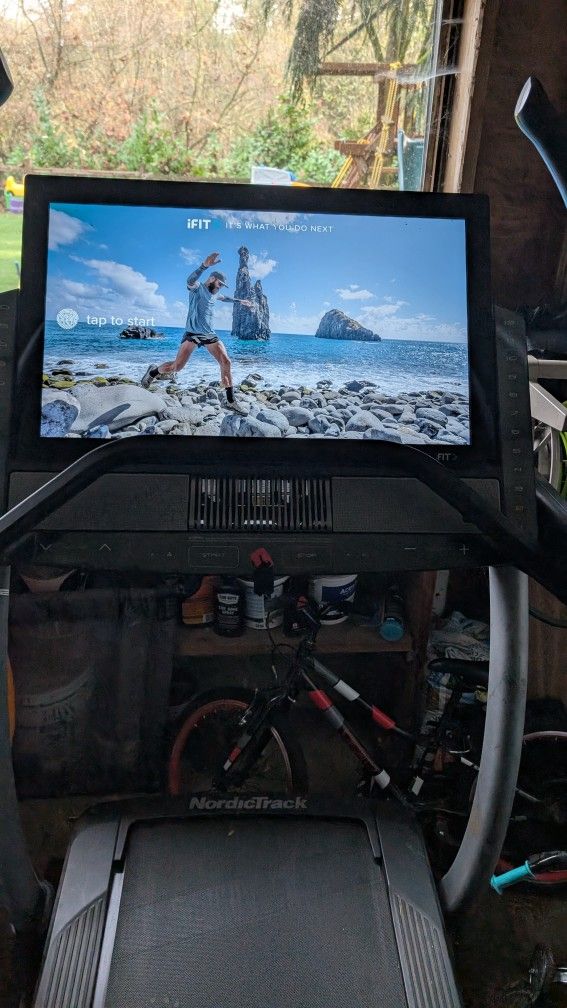 Nordic Track 32xi Treadmill