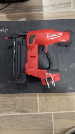 Milwaukee M18 brad nailer 18 guage