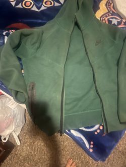 Green Nike tech (m)