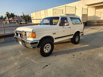 1987 Ford bronco 4x4 clean tittle