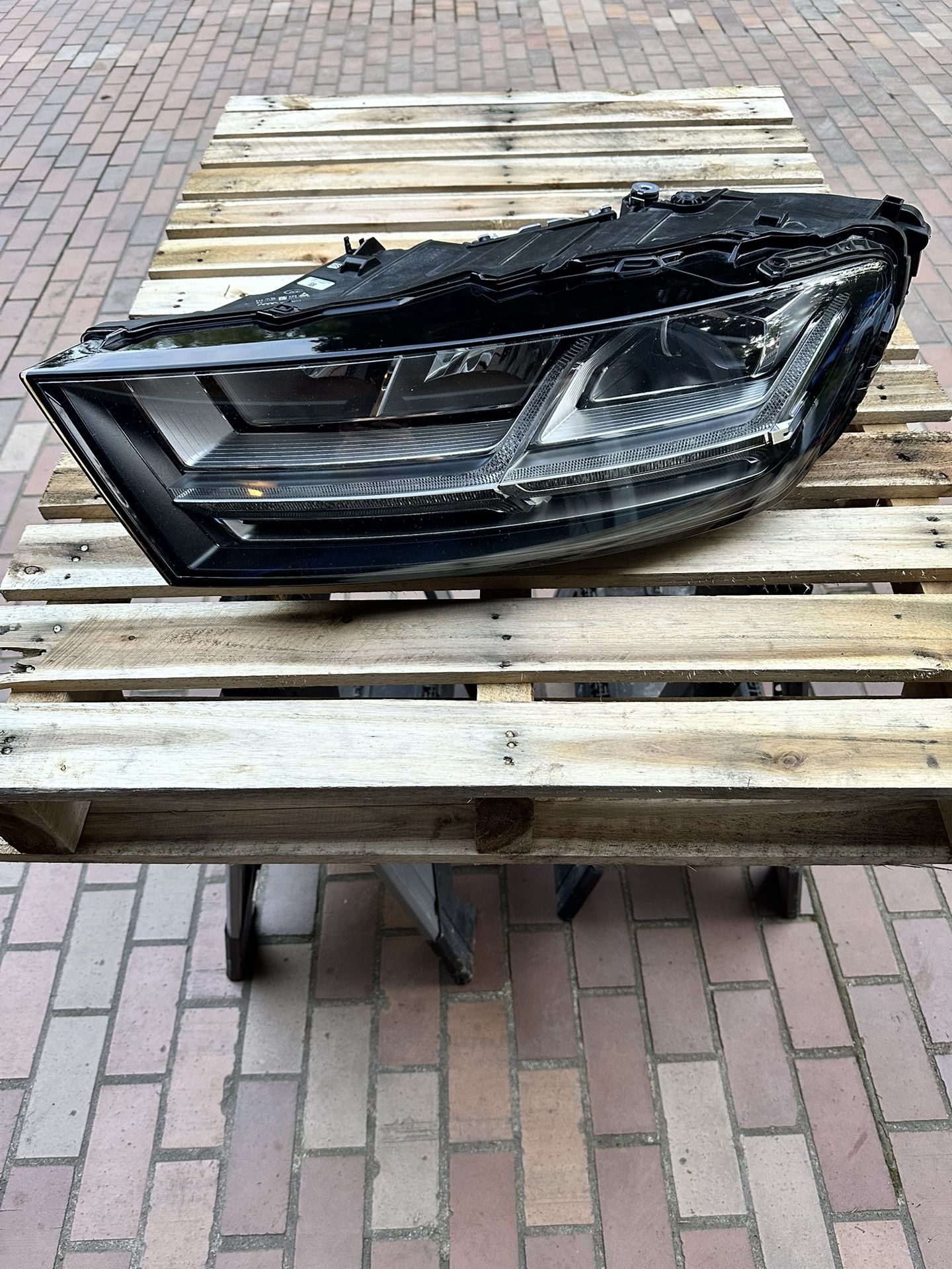 2017-2019 OEM Audi Q7 LED Left/Driver Headlight