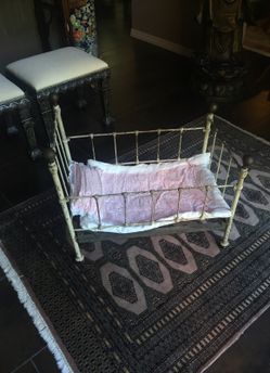 Baby hospital bed