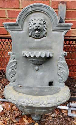 Lion Head Fountain.