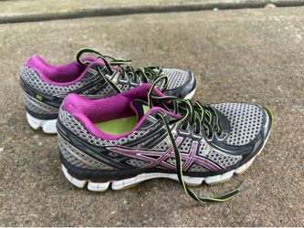 Women’s Asic tennis shoes