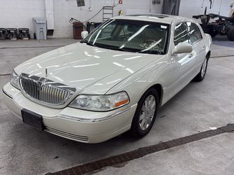 2004 Lincoln Town Car