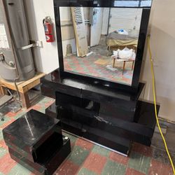 Dresser Set w/ Mirror, 80% Off