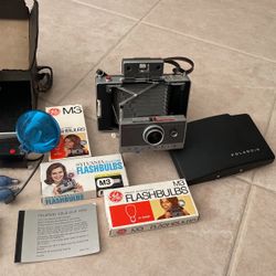 Polaroid Automatic 100 Land Camera 