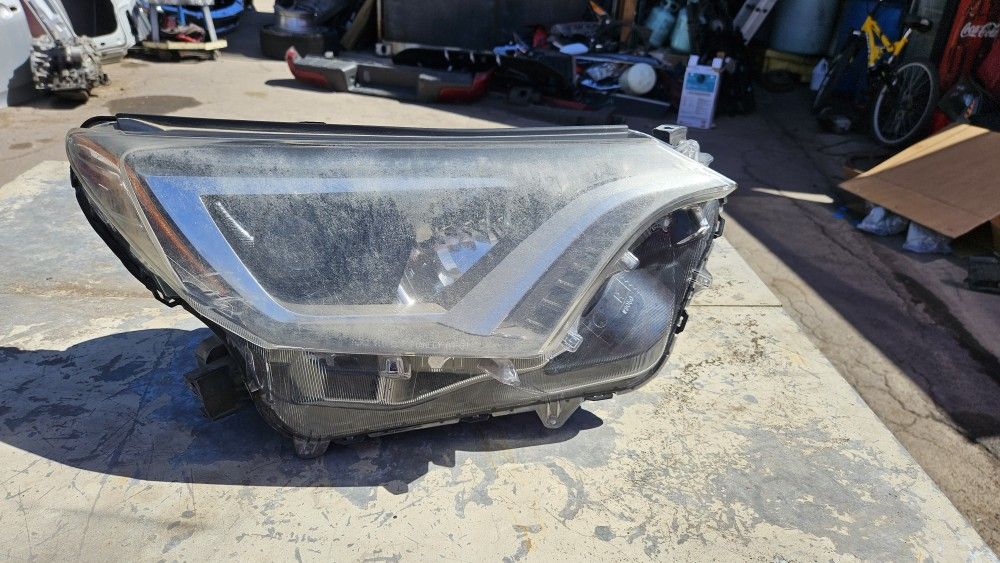 2016 TO 2028 TOYOTA RAV4 PASSENGER SIDE HEADLIGHT OEM
