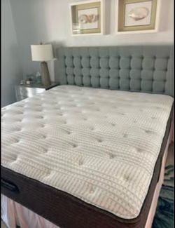 King Beautyrest 14 inch Silver Mattress only 6 months old i can deliver