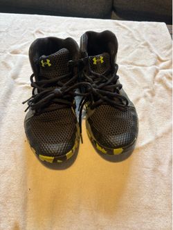 Boy shoe under amour size 6