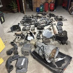 Un Gran Montón De Partes Para Chevy GMC 